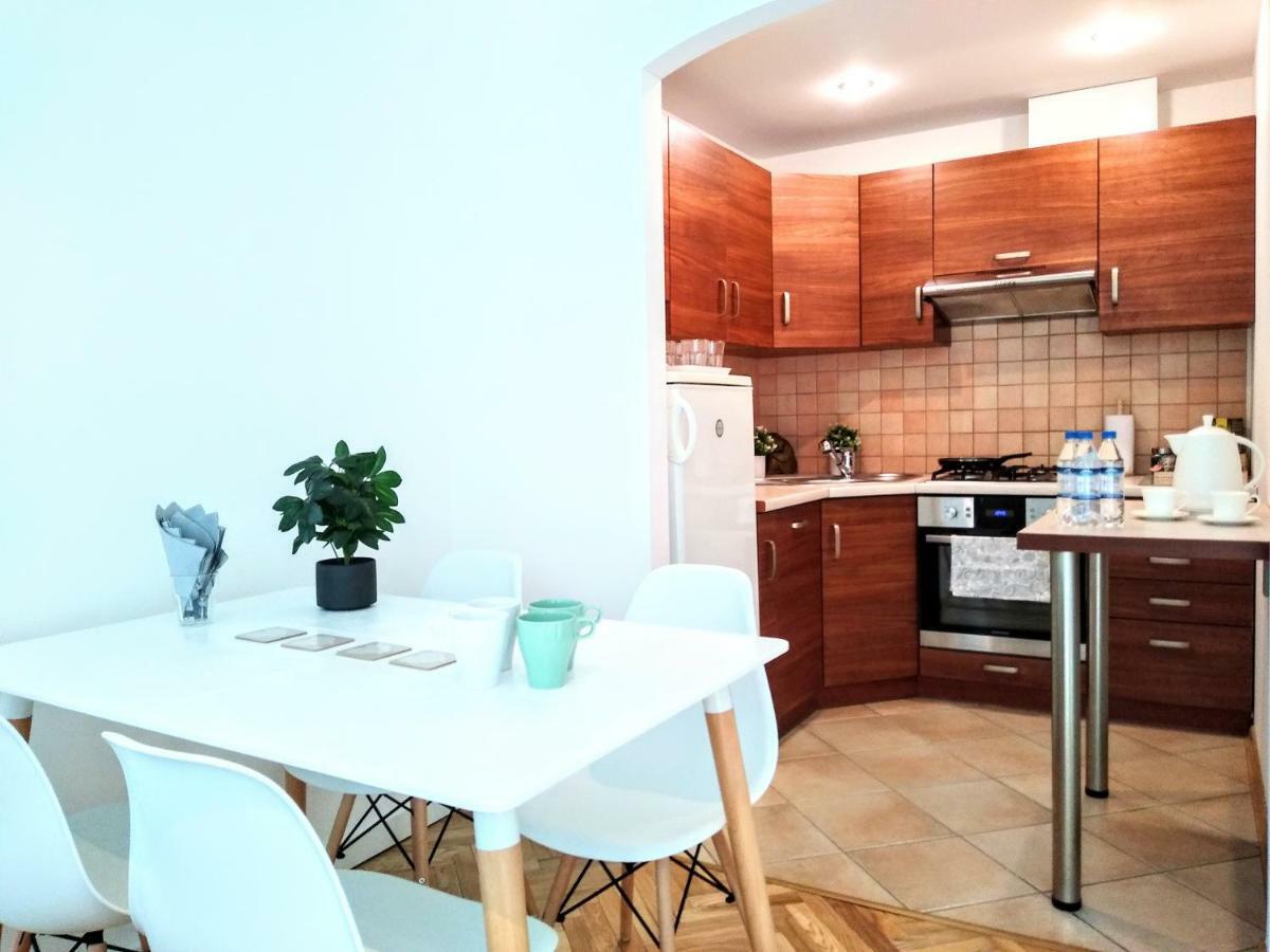 Chill & Explore By Cooee Apartments Varsovia Exterior foto